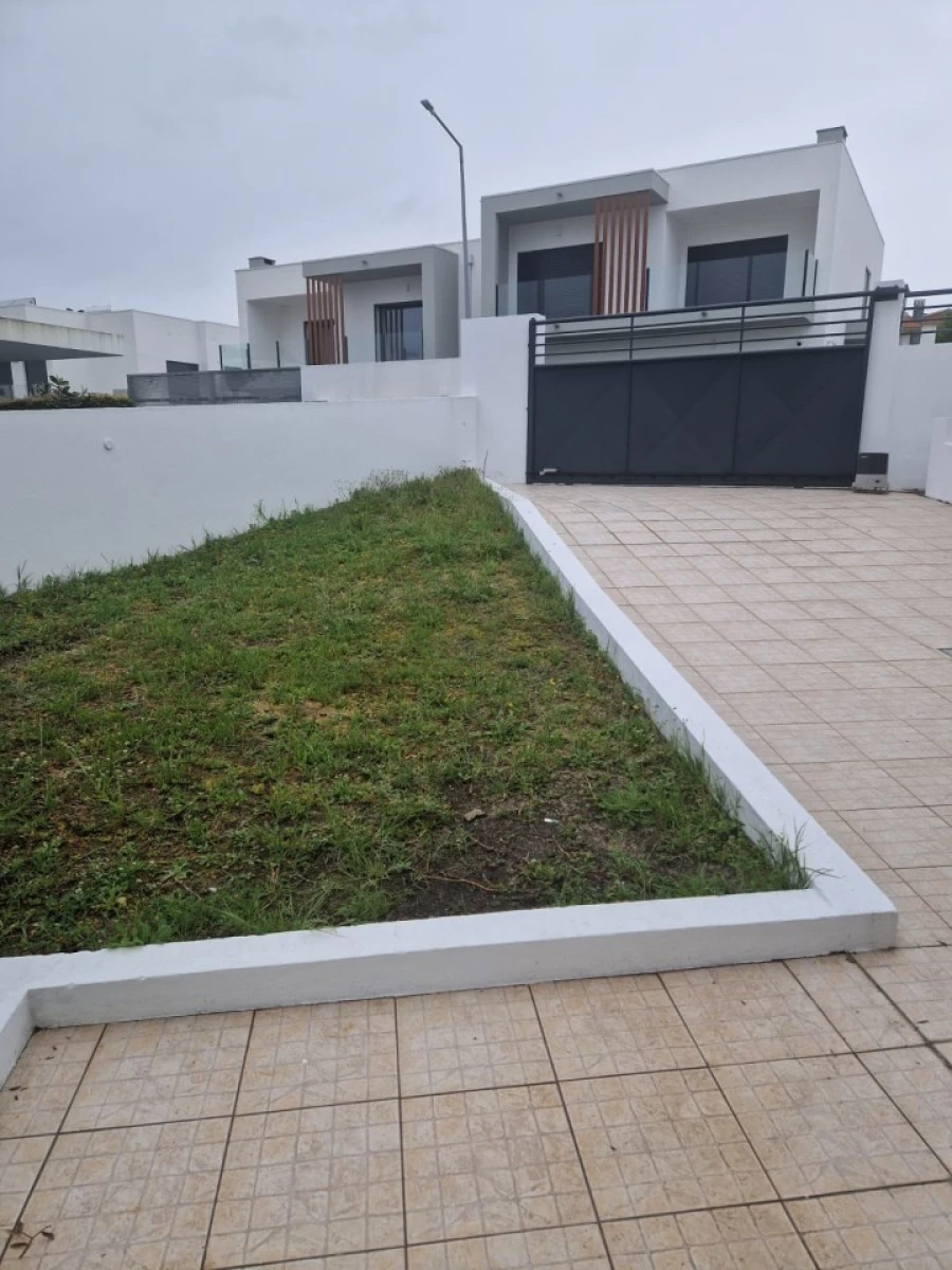 Moradia T5 para Venda em Laranjeiro e Feijó Foto 26