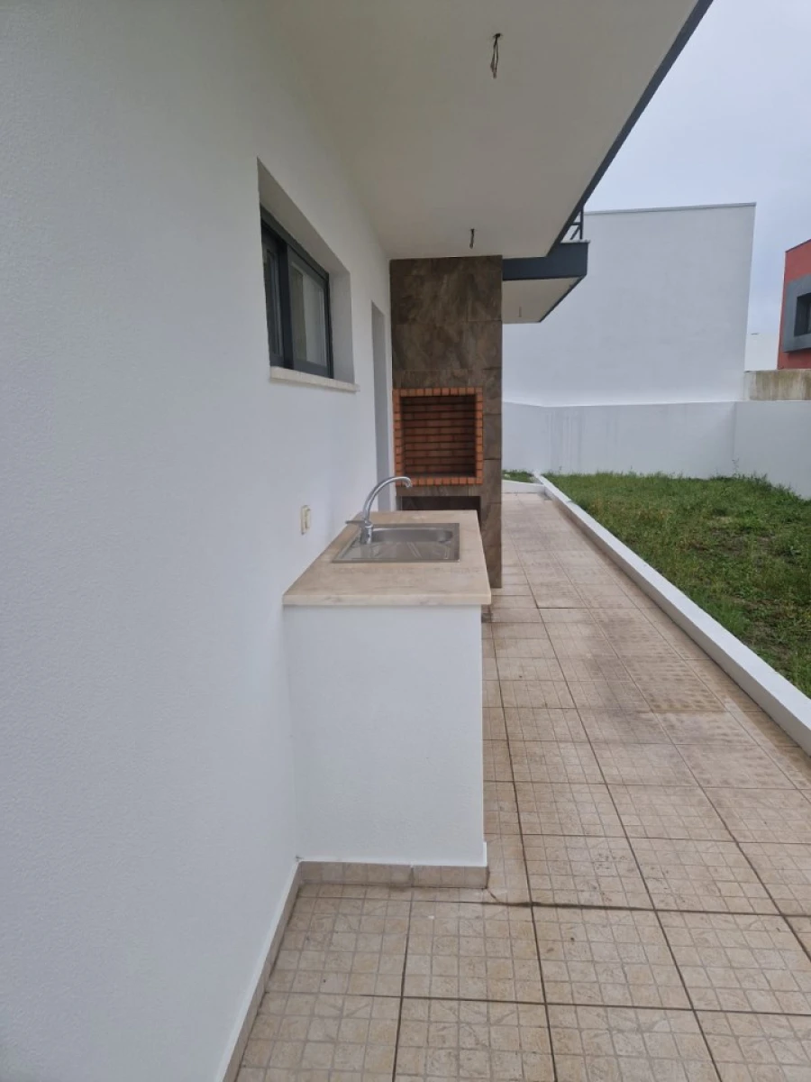 Moradia T5 para Venda em Laranjeiro e Feijó Foto 27