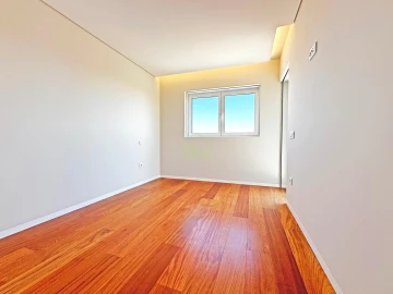 Apartamento T4 para Venda em Póvoa de Varzim, Beiriz e Argivai