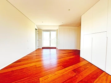 Apartamento T4 para Venda em Póvoa de Varzim, Beiriz e Argivai