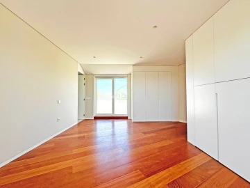 Apartamento T4 para Venda em Póvoa de Varzim, Beiriz e Argivai