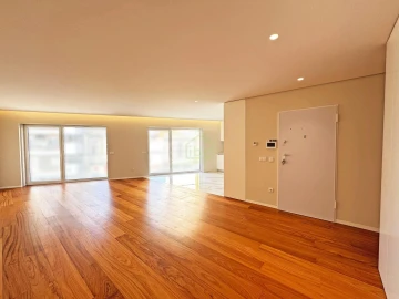 Apartamento T3 para Venda em Póvoa de Varzim, Beiriz e Argivai