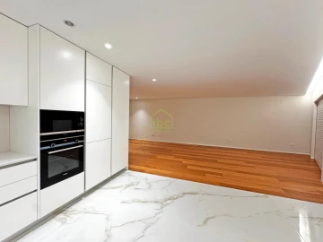 Apartamento T3 para Venda em Póvoa de Varzim, Beiriz e Argivai