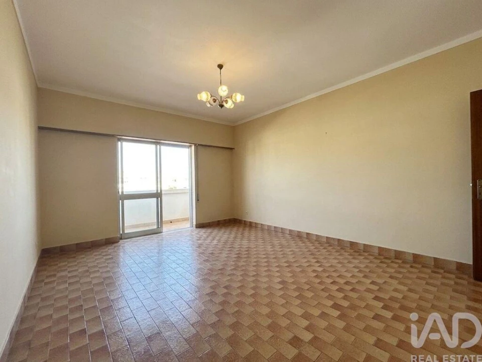 Apartamento T1 para Venda em Quarteira Foto 2