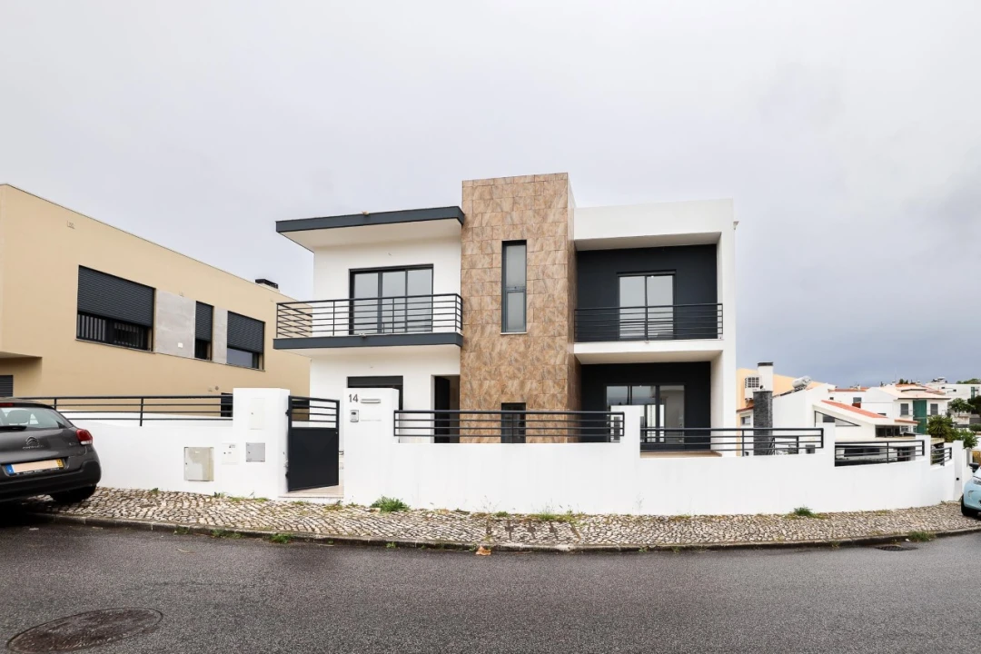 Moradia T5 para Venda em Laranjeiro e Feijó Foto 1