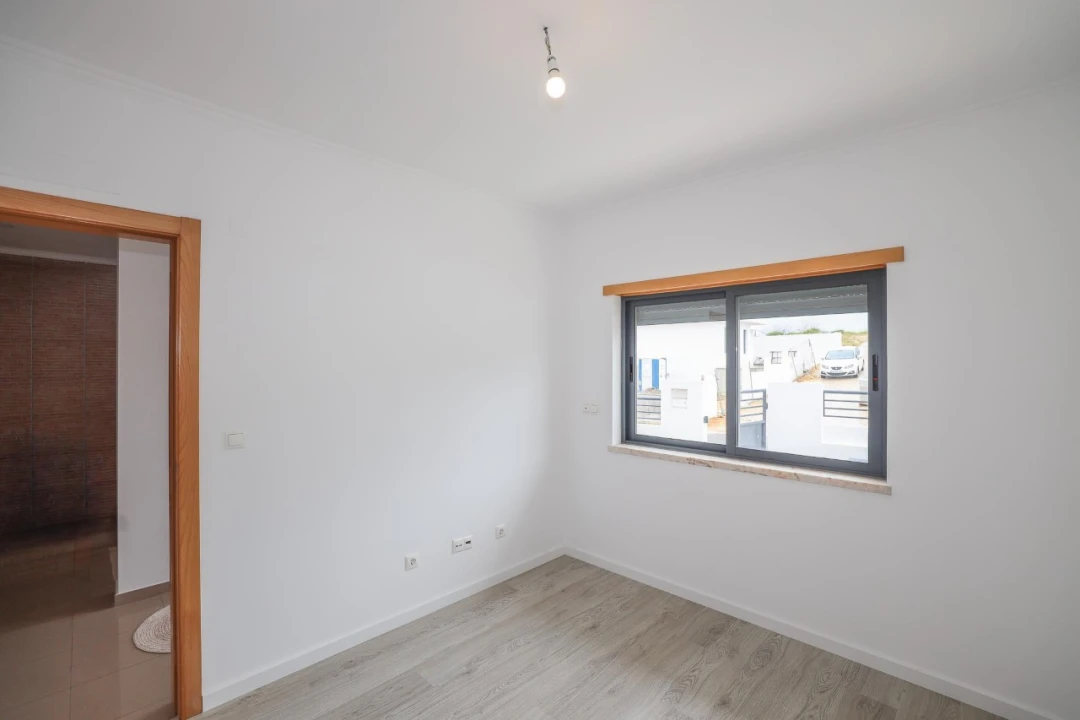 Moradia T5 para Venda em Laranjeiro e Feijó Foto 2