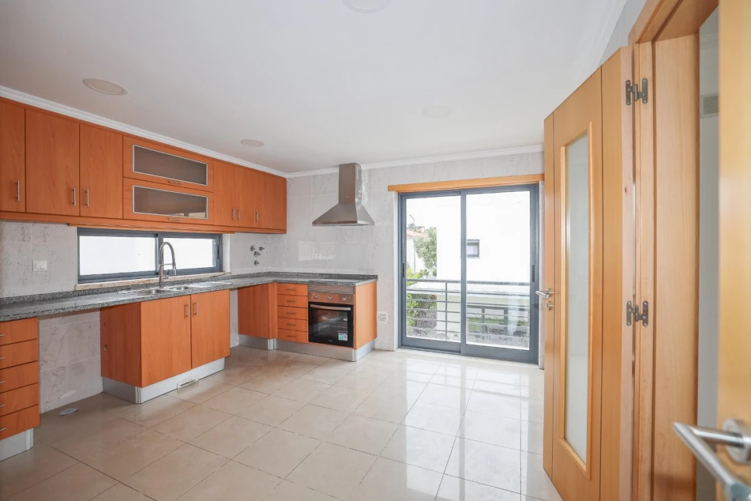 Moradia T5 para Venda em Laranjeiro e Feijó Foto 5