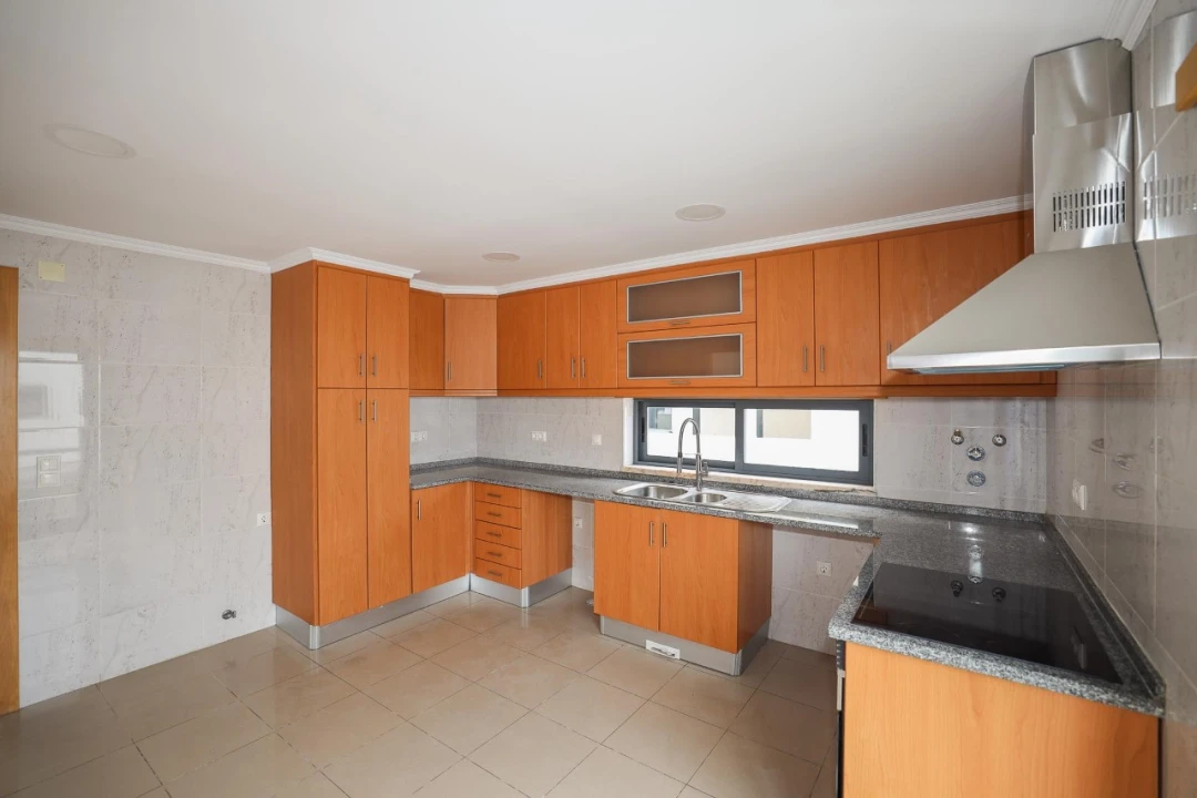 Moradia T5 para Venda em Laranjeiro e Feijó Foto 6