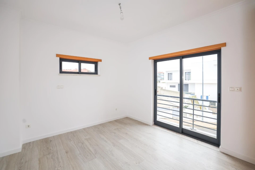 Moradia T5 para Venda em Laranjeiro e Feijó Foto 9