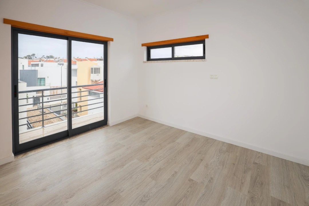 Moradia T5 para Venda em Laranjeiro e Feijó Foto 11