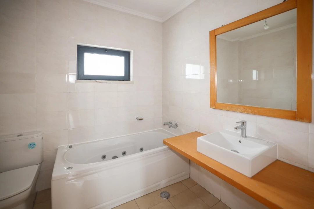 Moradia T5 para Venda em Laranjeiro e Feijó Foto 13