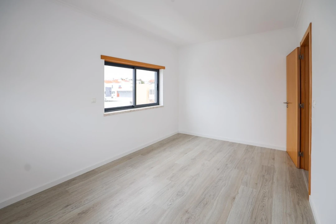 Moradia T5 para Venda em Laranjeiro e Feijó Foto 14