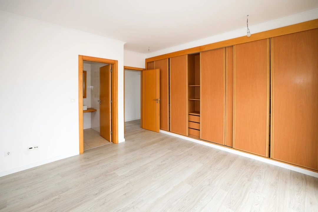 Moradia T5 para Venda em Laranjeiro e Feijó Foto 17