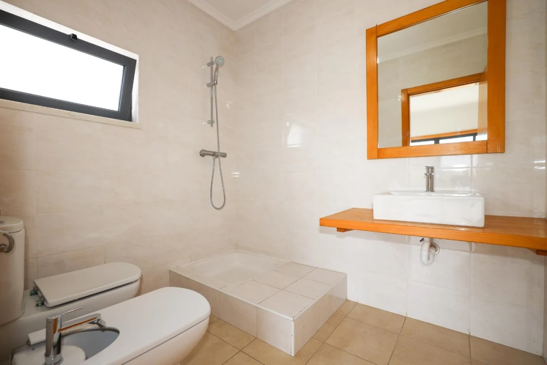 Moradia T5 para Venda em Laranjeiro e Feijó Foto 18