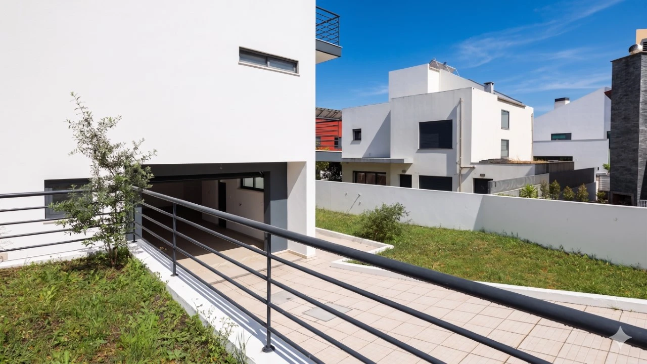 Moradia T5 para Venda em Laranjeiro e Feijó Foto 25