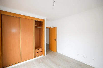 Moradia T5 para Venda em Laranjeiro e Feijó