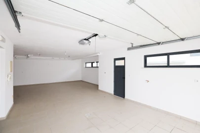 Moradia T5 para Venda em Laranjeiro e Feijó