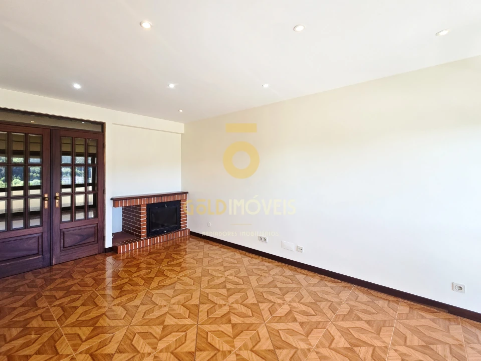 Apartamento T3 para Venda em Santa Maria de Lamas Foto 2
