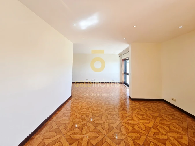Apartamento T3 para Venda em Santa Maria de Lamas Foto 4