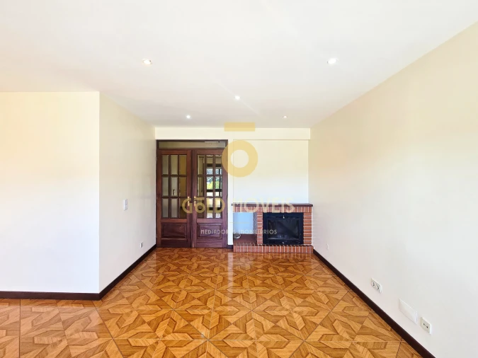 Apartamento T3 para Venda em Santa Maria de Lamas Foto 3