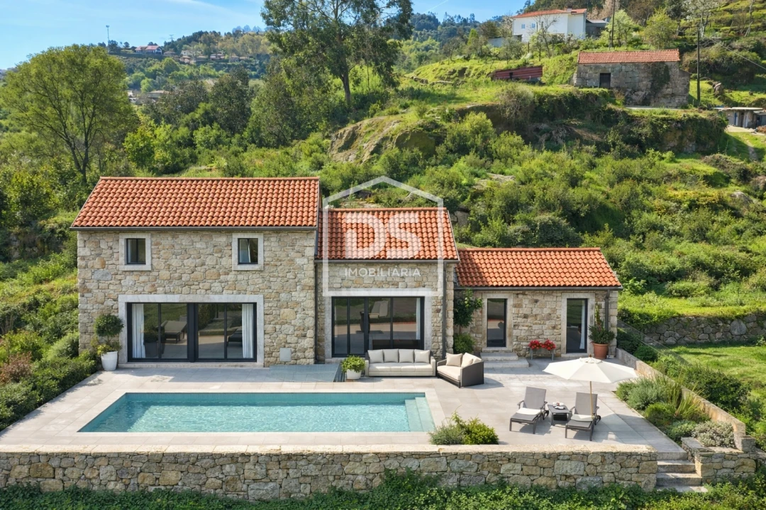 Quinta T2 para Venda em Paredes de Viadores e Manhuncelos Foto 1