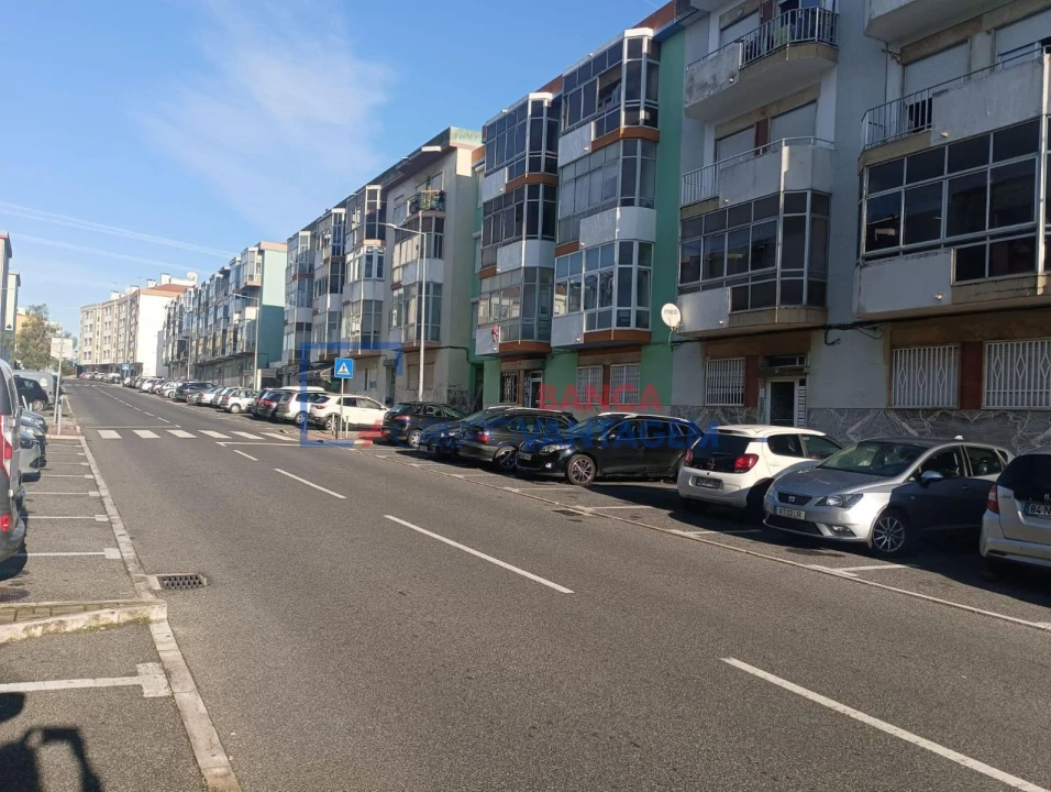 Apartamento T2 para Venda em Algueirão-Mem Martins Foto 16