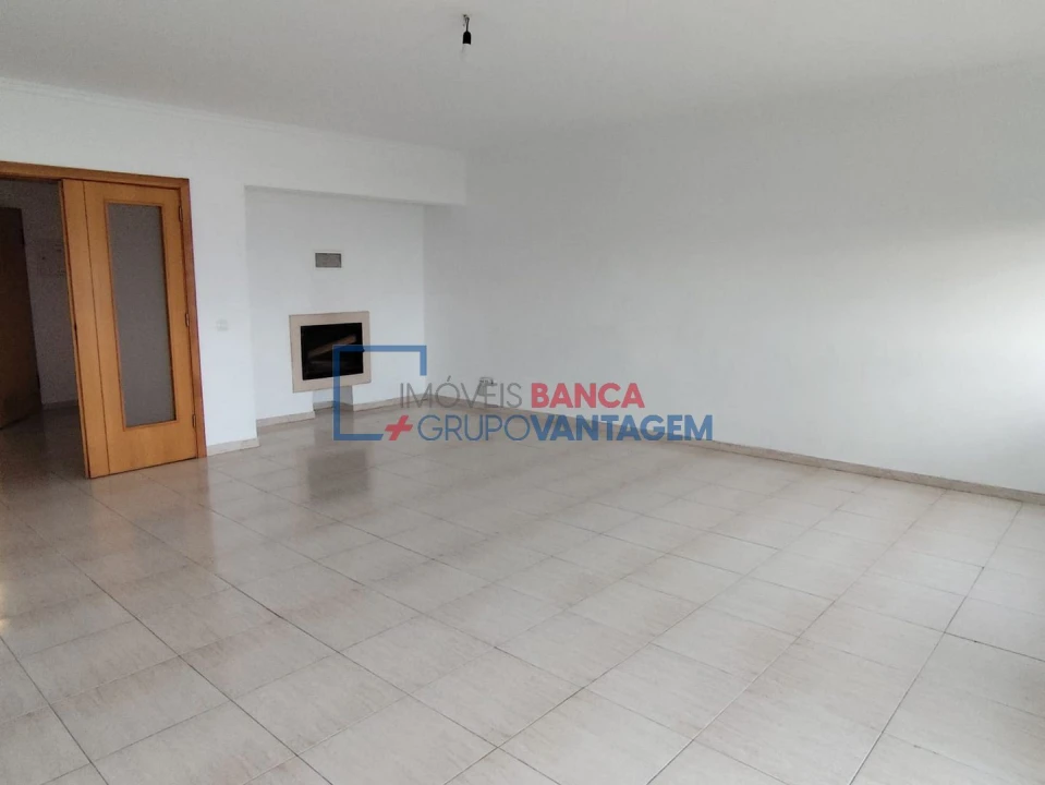Apartamento T2 para Venda em Azambuja Foto 7