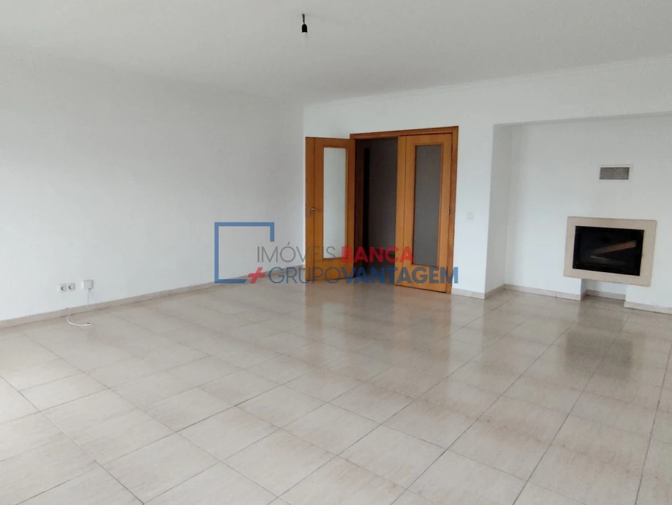 Apartamento T2 para Venda em Azambuja Foto 5
