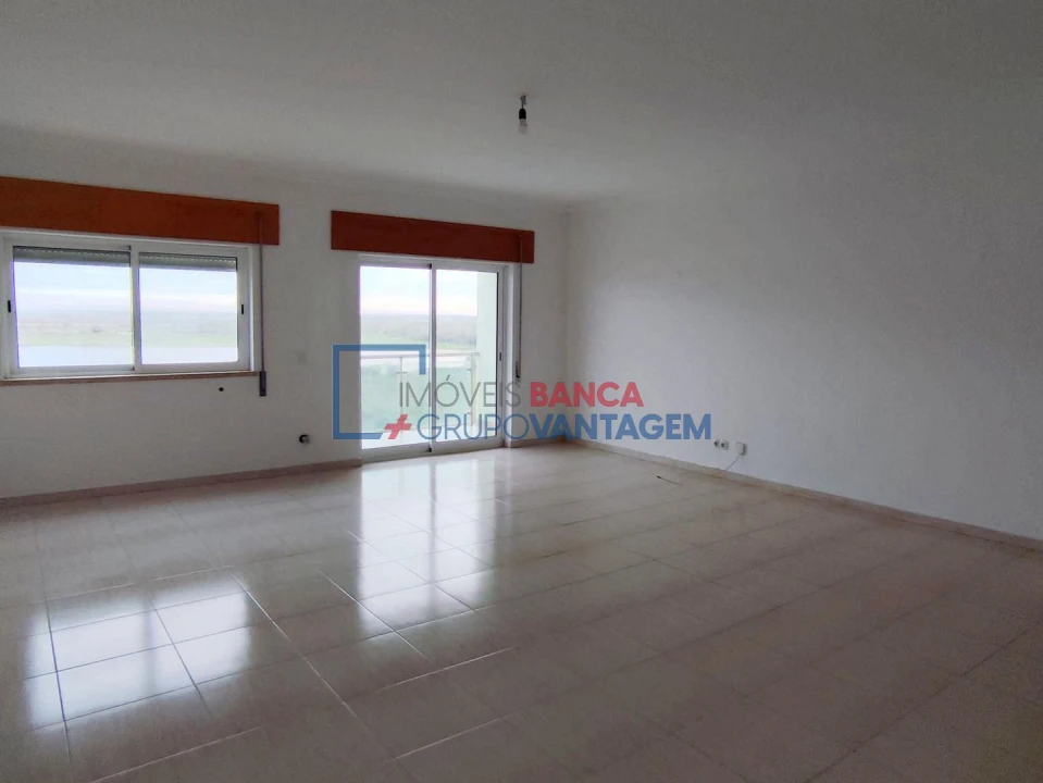 Apartamento T2 para Venda em Azambuja Foto 2