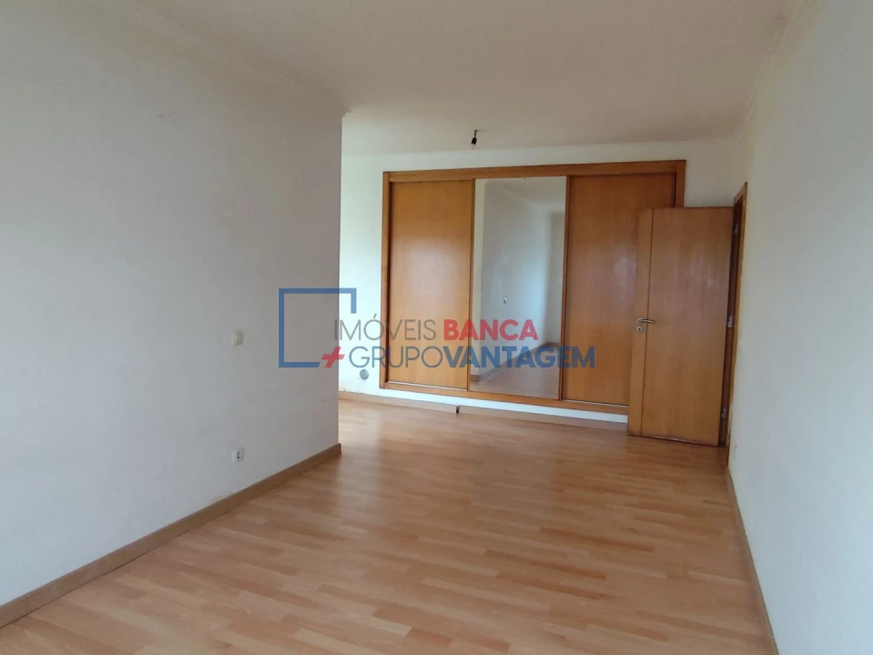 Apartamento T2 para Venda em Azambuja Foto 11