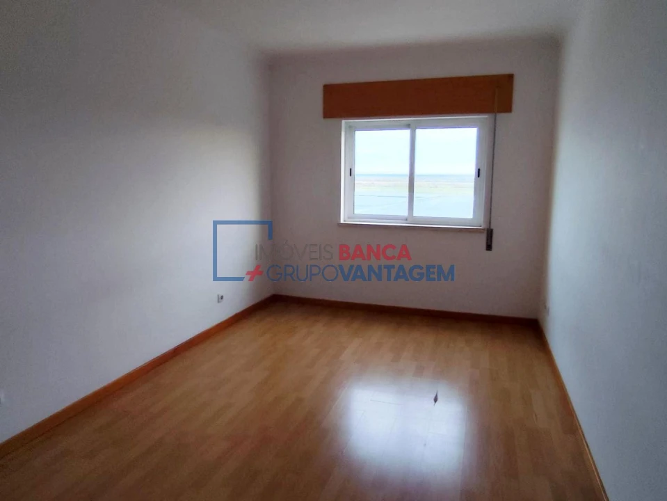 Apartamento T2 para Venda em Azambuja Foto 16