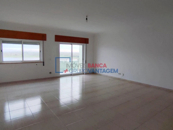 Apartamento T2 para Venda em Azambuja Foto 2