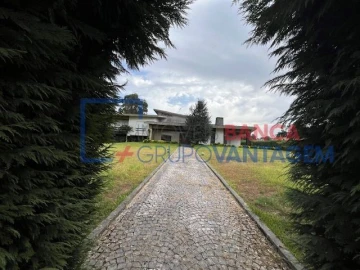 Moradia T5 para Venda em Ruivães e Novais