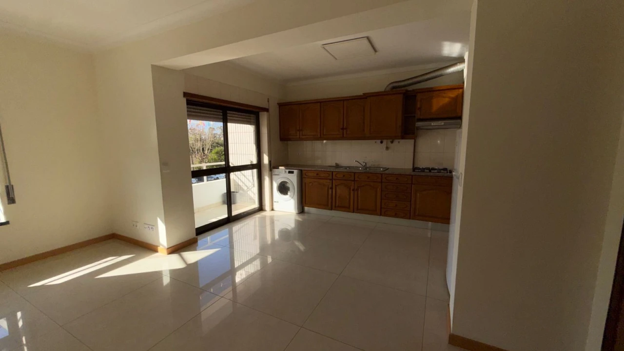 Apartamento T2 para Venda em Tavarede Foto 3