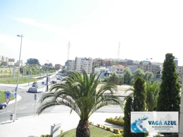 Loja para Arrendamento em Rio Tinto