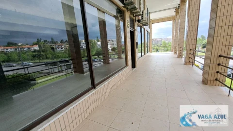 Loja para Arrendamento em Rio Tinto