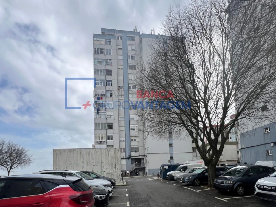 Apartamento T1 para Venda em Águas Livres Foto 1