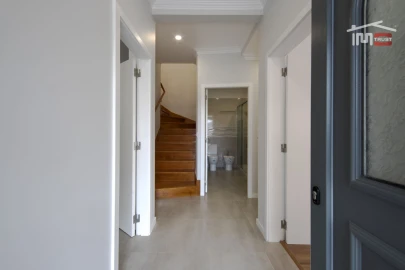 Moradia T4 para Venda em Queluz e Belas