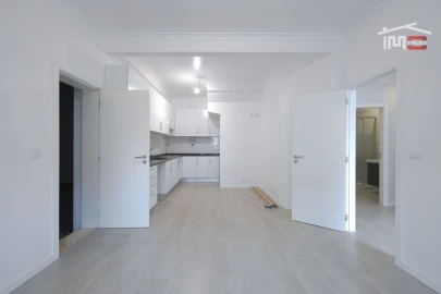 Moradia T4 para Venda em Queluz e Belas