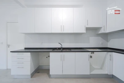 Moradia T4 para Venda em Queluz e Belas