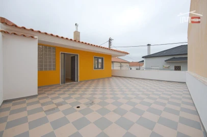 Moradia T4 para Venda em Queluz e Belas