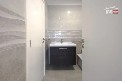 Moradia T4 para Venda em Queluz e Belas