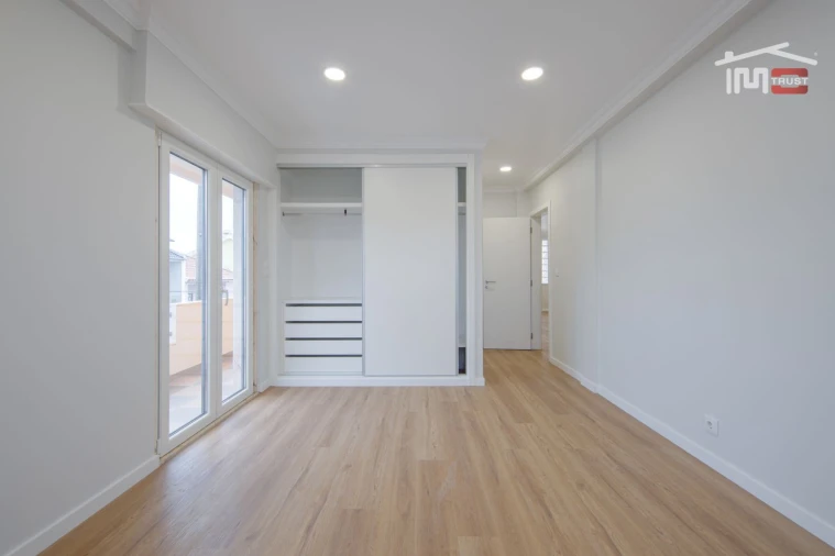 Moradia T4 para Venda em Queluz e Belas Foto 36