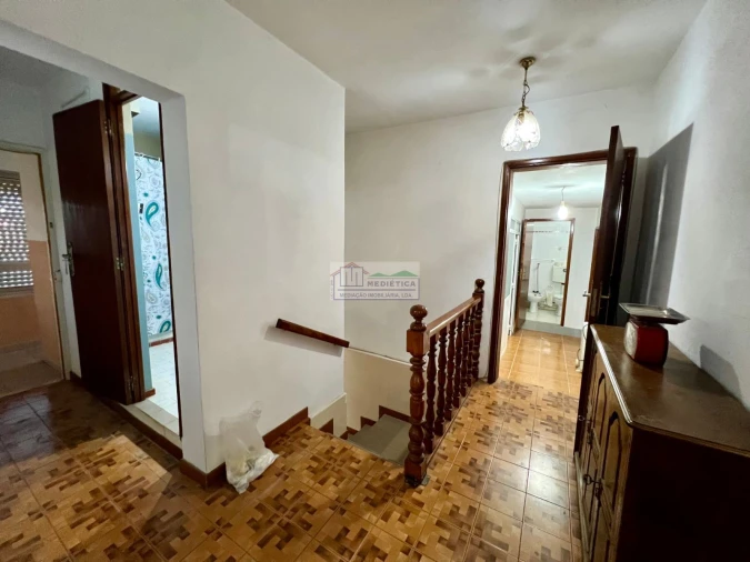 Moradia T4 para Venda em Ferradosa e Sendim da Serra Foto 3