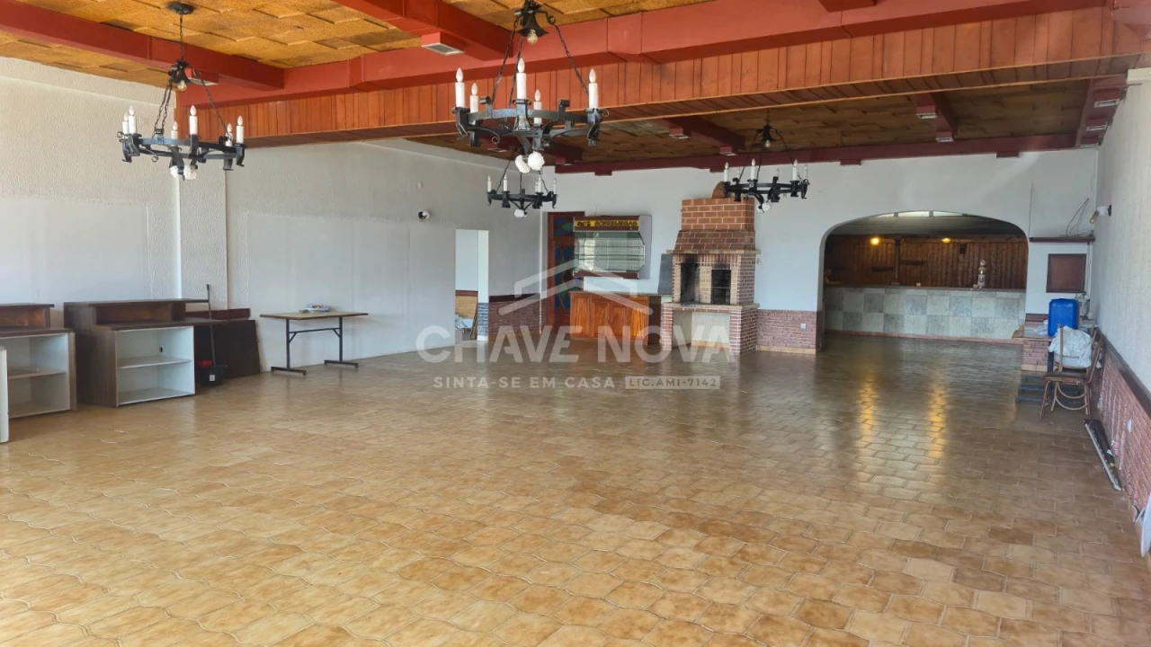 Loja para Arrendamento em Arcozelo Foto 1