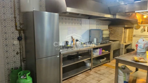 Loja para Arrendamento em Arcozelo