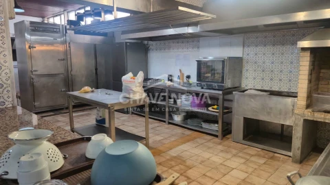 Loja para Arrendamento em Arcozelo