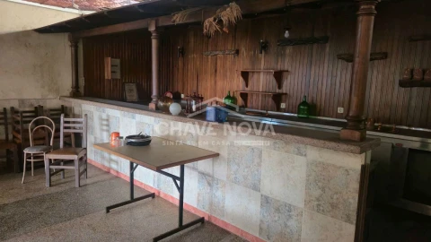 Loja para Arrendamento em Arcozelo