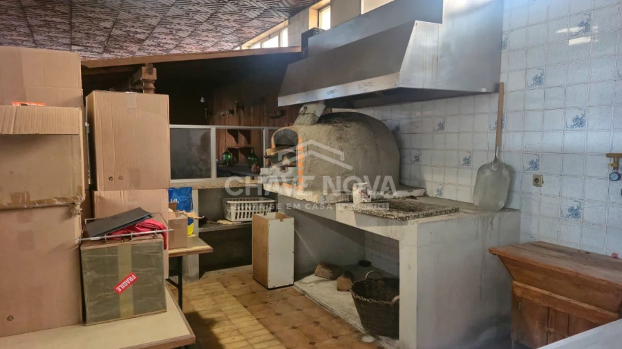 Loja para Arrendamento em Arcozelo Foto 11