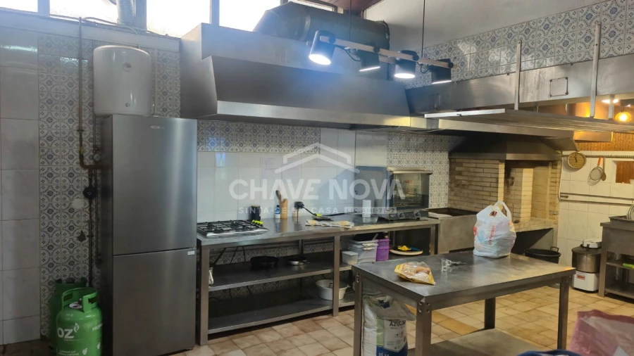 Loja para Arrendamento em Arcozelo Foto 12